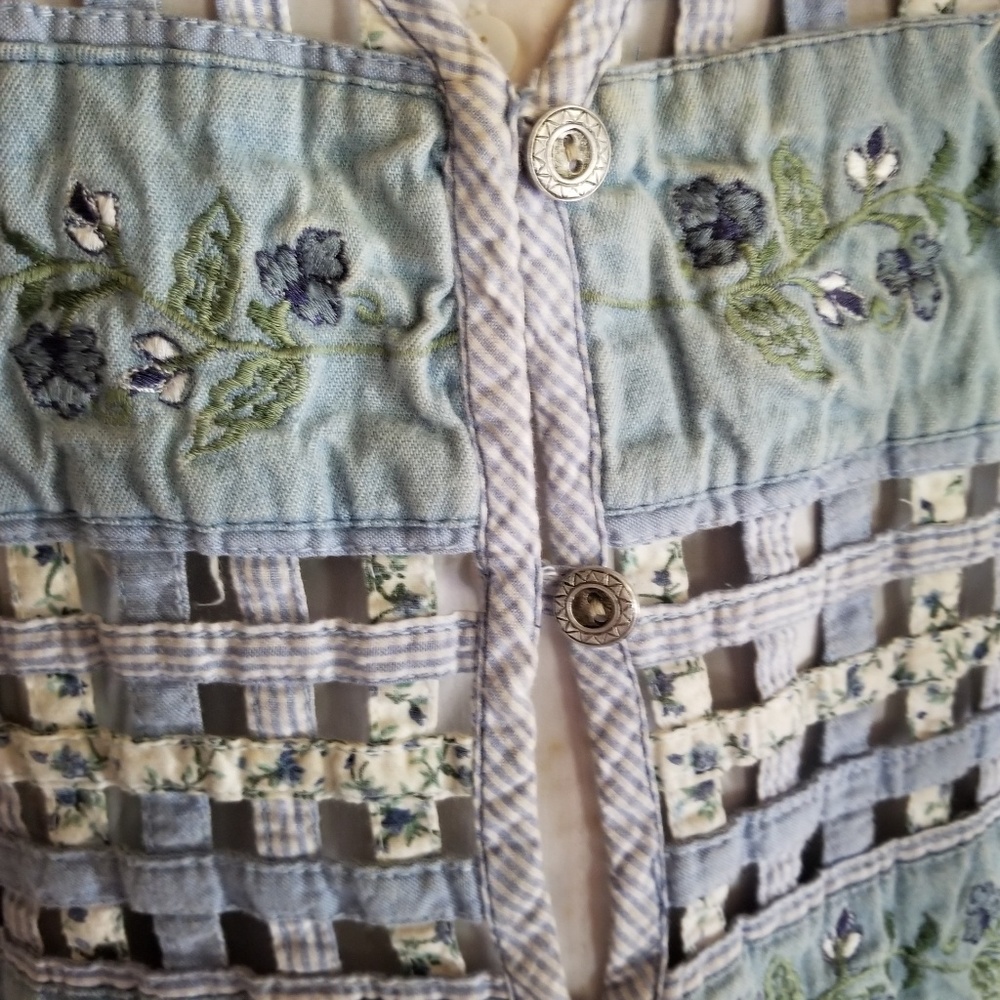 VEST - Picture 2 of 4